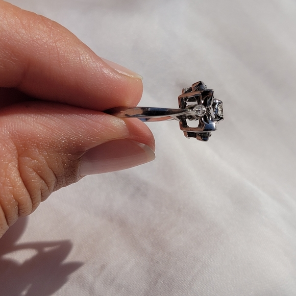 Vintage White Gold Flower Diamond Ring - Picture 7 of 9